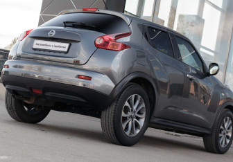 Подержанный автомобиль Nissan Juke 2013 года (12 фото)