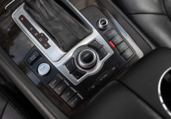 Подержанный автомобиль Audi Q7 2014 года (15 фото)