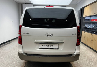 Подержанный автомобиль Hyundai H-1 2021 года (6 фото)