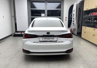 Подержанный автомобиль Lexus ES 2021 года (5 фото)