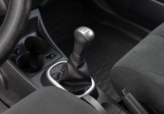 Подержанный автомобиль Nissan Tiida Hatchback 2012 года (14 фото)