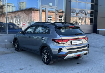 Подержанный автомобиль Kia Rio Hatchback 2020 года (7 фото)