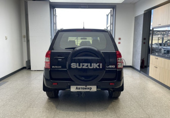 Подержанный автомобиль Suzuki Grand Vitara 2011 года (5 фото)