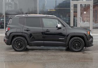 Подержанный автомобиль Jeep Renegade 2018 года (4 фото)