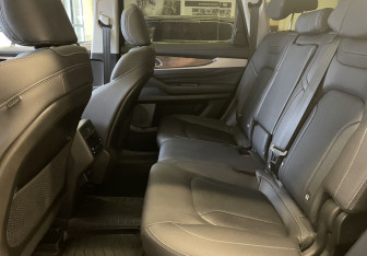 Подержанный автомобиль Exeed VX 2023 года (13 фото)