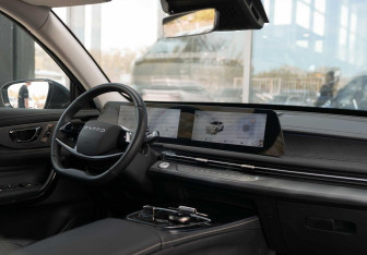 Подержанный автомобиль Exeed LX 2024 года (10 фото)