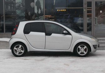 Подержанный автомобиль Smart Forfour 2004 года (4 фото)