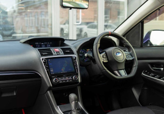 Подержанный автомобиль Subaru Levorg 2018 года (10 фото)