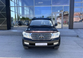 Подержанный автомобиль Toyota Land Cruiser Suv 2008 года (4 фото)