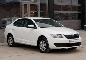 Подержанный автомобиль Skoda Octavia Liftback 2015 года (3 фото)