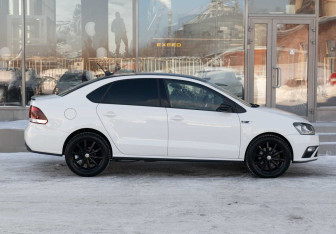 Подержанный автомобиль Volkswagen Polo Sedan 2018 года (4 фото)