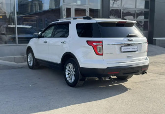 Подержанный автомобиль Ford Explorer 2012 года (20 фото)