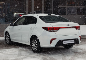 Подержанный автомобиль Kia Rio Sedan 2019 года (7 фото)
