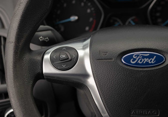 Подержанный автомобиль Ford Focus Wagon 2012 года (11 фото)