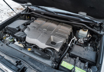 Подержанный автомобиль Toyota Land Cruiser Suv 2012 года (45 фото)