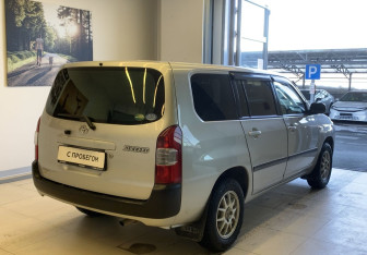 Подержанный автомобиль Toyota Succeed 2015 года (4 фото)