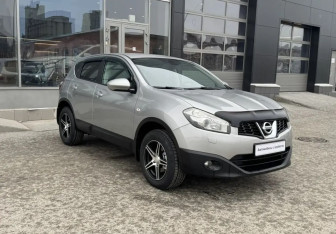 Подержанный автомобиль Nissan Qashqai 2012 года (3 фото)