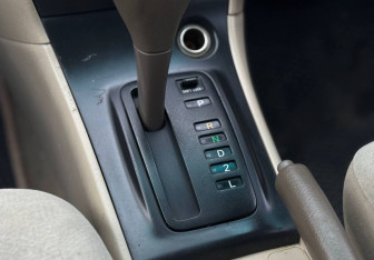 Подержанный автомобиль Toyota Corolla Sedan 2002 года (15 фото)