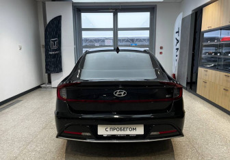 Подержанный автомобиль Hyundai Sonata 2021 года (6 фото)