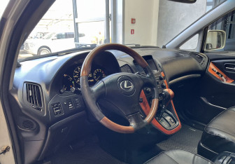 Подержанный автомобиль Lexus RX 2002 года (7 фото)