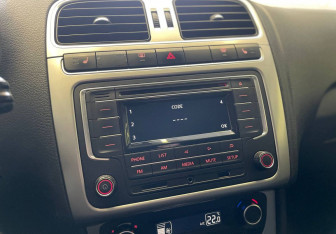 Подержанный автомобиль Volkswagen Polo Sedan 2016 года (14 фото)