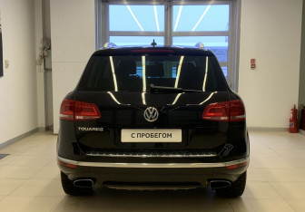 Подержанный автомобиль Volkswagen Touareg 2017 года (5 фото)