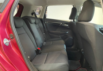 Подержанный автомобиль Honda Fit 2018 года (13 фото)