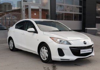 Подержанный автомобиль Mazda Axela Sedan 2012 года (3 фото)