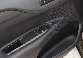 Подержанный автомобиль Citroen C4 Hatchback 2011 года (15 фото)