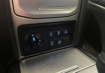 Подержанный автомобиль Toyota Land Cruiser Prado 2021 года (16 фото)