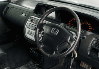 Подержанный автомобиль Honda Avancier Wagon 2001 года (11 фото)