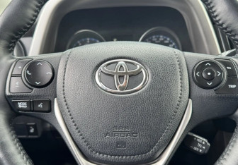 Подержанный автомобиль Toyota RAV4 2018 года (19 фото)