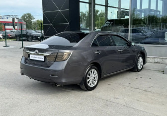Подержанный автомобиль Toyota Camry Sedan 2013 года (5 фото)