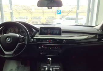 Подержанный автомобиль BMW X5 2017 года (8 фото)