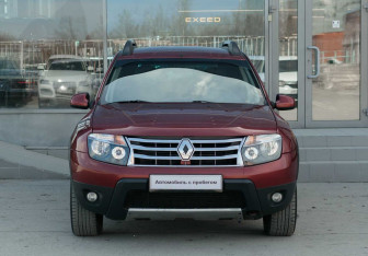 Подержанный автомобиль Renault Duster 2014 года (2 фото)