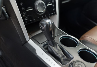 Подержанный автомобиль Ford Explorer 2012 года (16 фото)