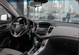 Подержанный автомобиль Chevrolet Cruze Sedan 2012 года (10 фото)