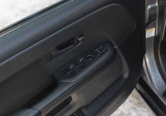 Подержанный автомобиль Honda CR-V 2005 года (15 фото)