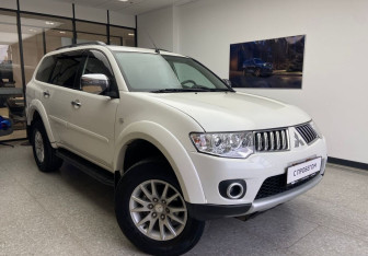 Подержанный автомобиль Mitsubishi Pajero Sport 2011 года (4 фото)