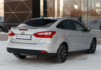 Подержанный автомобиль Ford Focus Sedan 2012 года (5 фото)