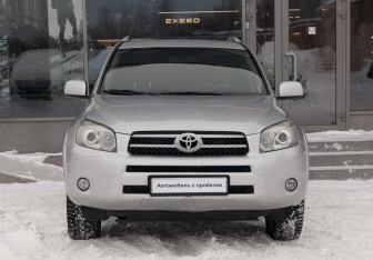 Подержанный автомобиль Toyota RAV4 2008 года (2 фото)