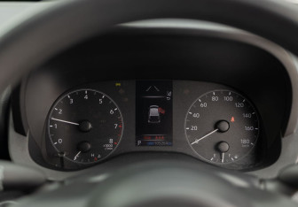 Подержанный автомобиль Toyota Yaris Hatchback 2020 года (13 фото)