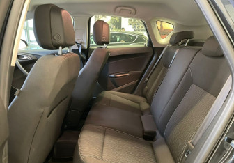 Подержанный автомобиль Opel Astra Hatchback 2014 года (11 фото)