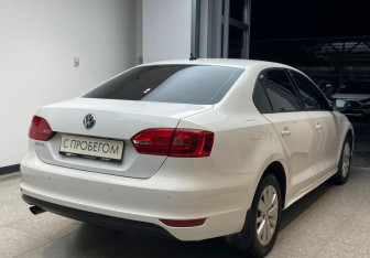 Подержанный автомобиль Volkswagen Jetta Sedan 2013 года (5 фото)