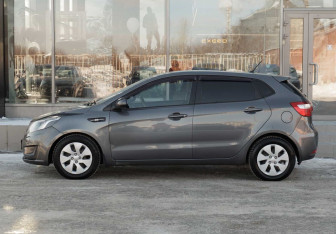 Подержанный автомобиль Kia Rio Hatchback 2013 года (8 фото)