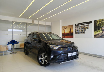 Подержанный автомобиль Toyota RAV4 2018 года (3 фото)