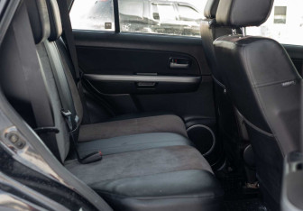 Подержанный автомобиль Suzuki Grand Vitara 2010 года (17 фото)