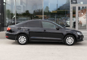 Подержанный автомобиль Volkswagen Jetta Sedan 2014 года (4 фото)