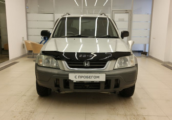 Подержанный автомобиль Honda CR-V 1997 года (3 фото)
