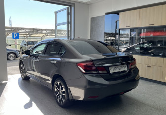 Подержанный автомобиль Honda Civic Sedan 2013 года (6 фото)
